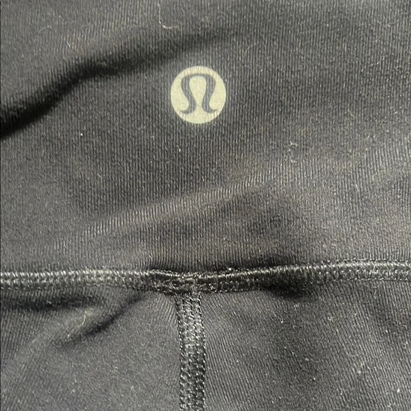 GUC black Lululemon capris - Picture 4 of 4